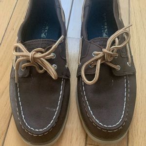Like new boys sperry boat shoes